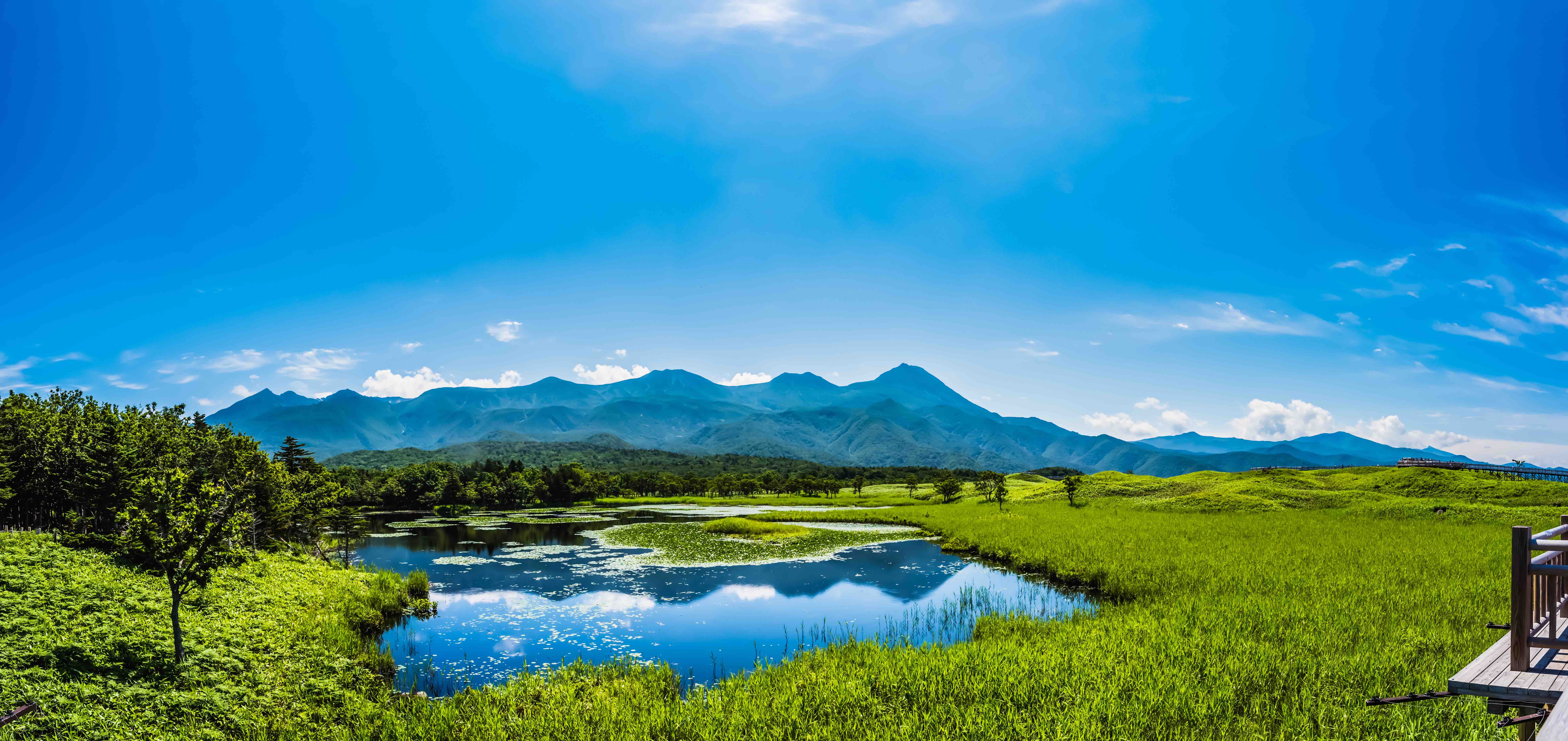 Shiretoko : route droite, collines, observatoire ou littoral.